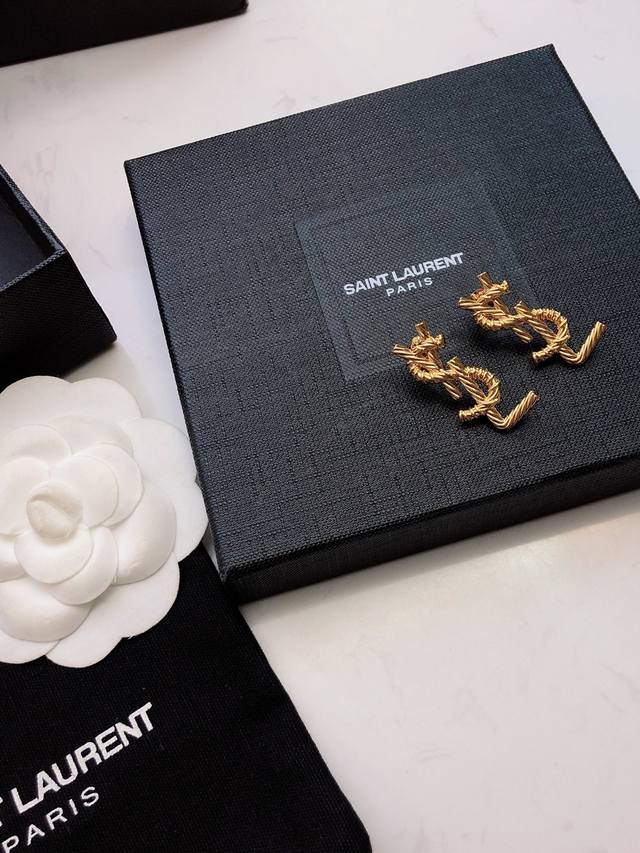 Ysl Saint Laurent classic luxury earrings are fashionable and versatile, just li
