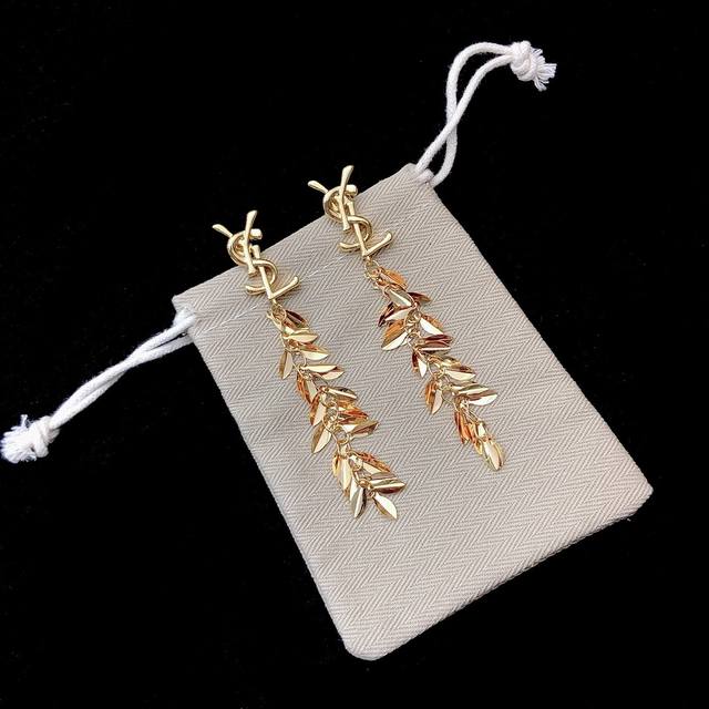 Hot YSL Saint Laurent new earrings, excellent electroplating technology, luxurio