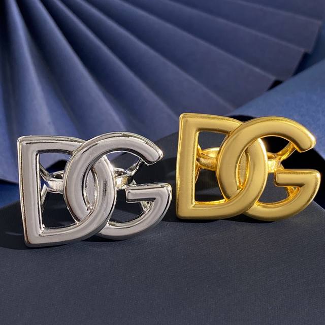 D&G European and American fashion retro simple all-match smooth Dg letter open r
