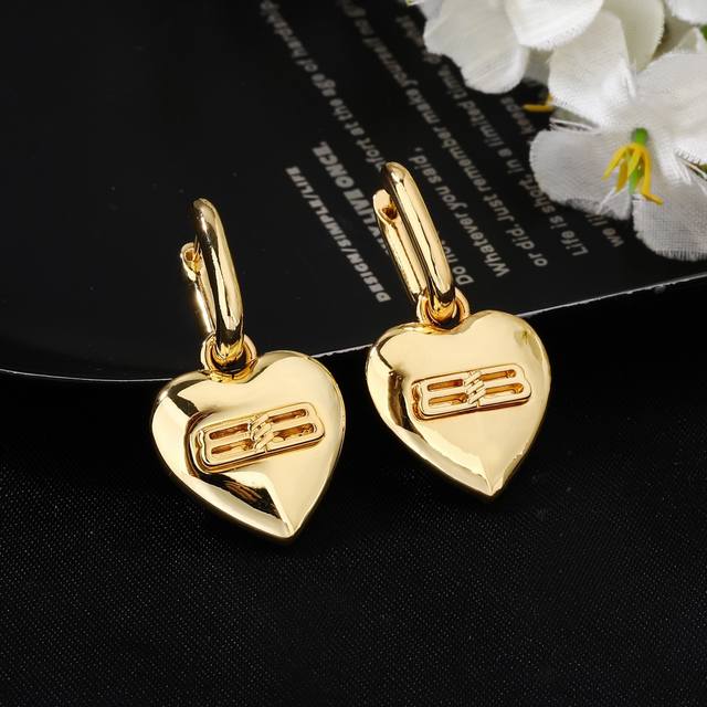 Original new earrings Balenciaga new metal earrings earrings counter consistent