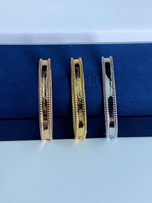 Vca Signature Bracelet Perl
