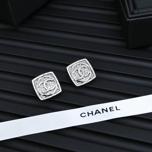 Ch Nel25 Early spring full diamond square diamond earrings Silver full diamond e