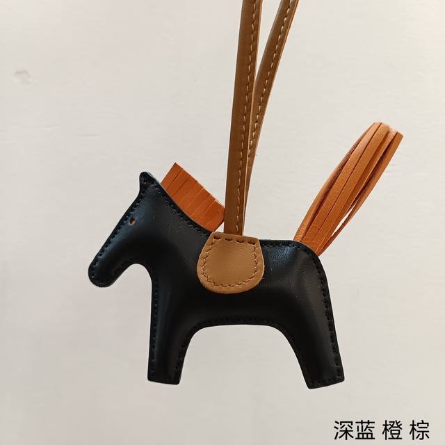Top version real shot Hmmmms Mini Pegasus sheepskin, with an extra pair of wing