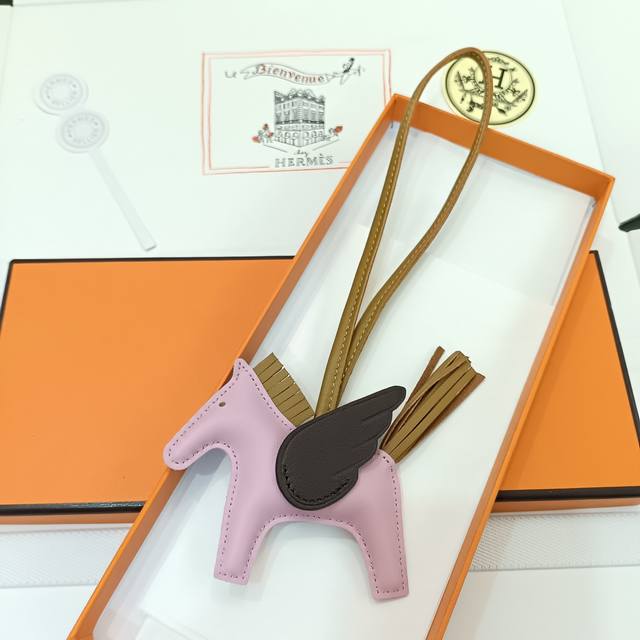 Top version real shot Hmmmms Mini Pegasus sheepskin, with an extra pair of wing