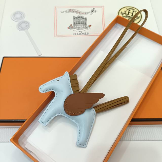 Top version real shot Hmmmms Mini Pegasus sheepskin, with an extra pair of wing