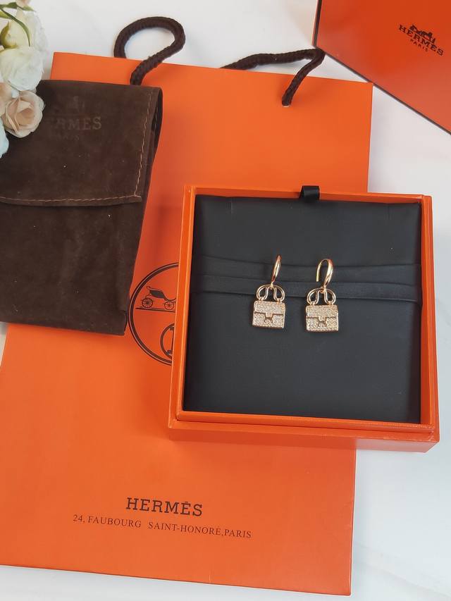 Popular and snapped up model V gold plated with gold, original Hermes from the