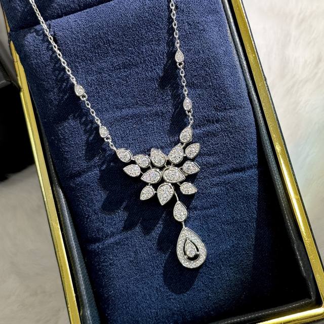 Chaumet Paris Queen Josephine's Crown Drop Necklace is the top series of super h