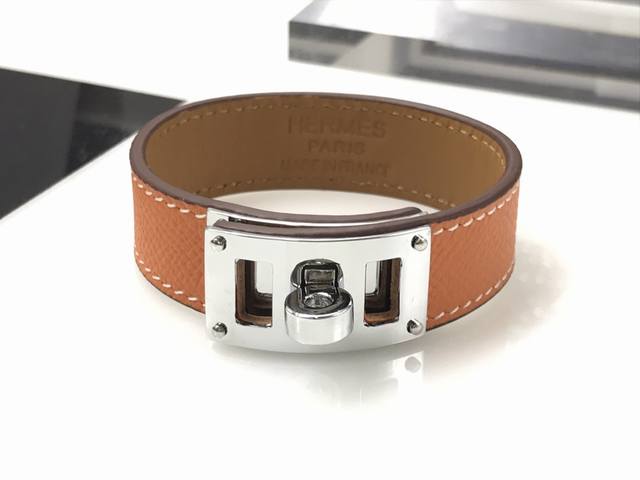 Synchronous counter real shot H family narrow version three-row leather bracele