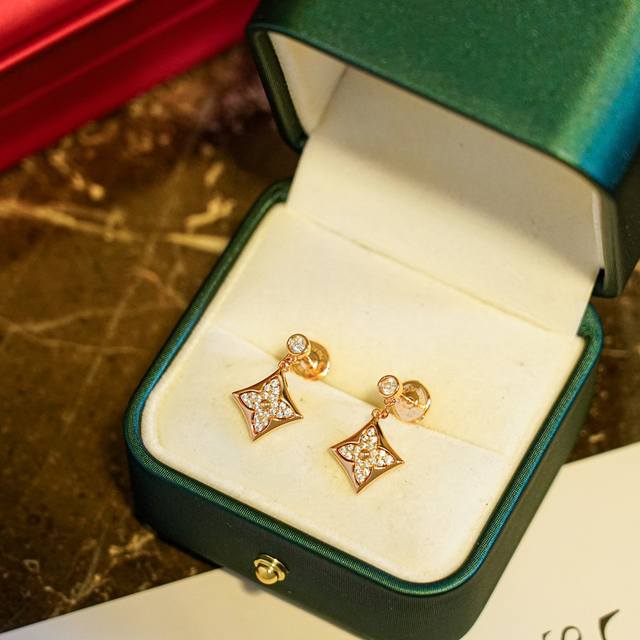 L*V earrings that you fall in love with at first sight, Idylle Blossom series fl