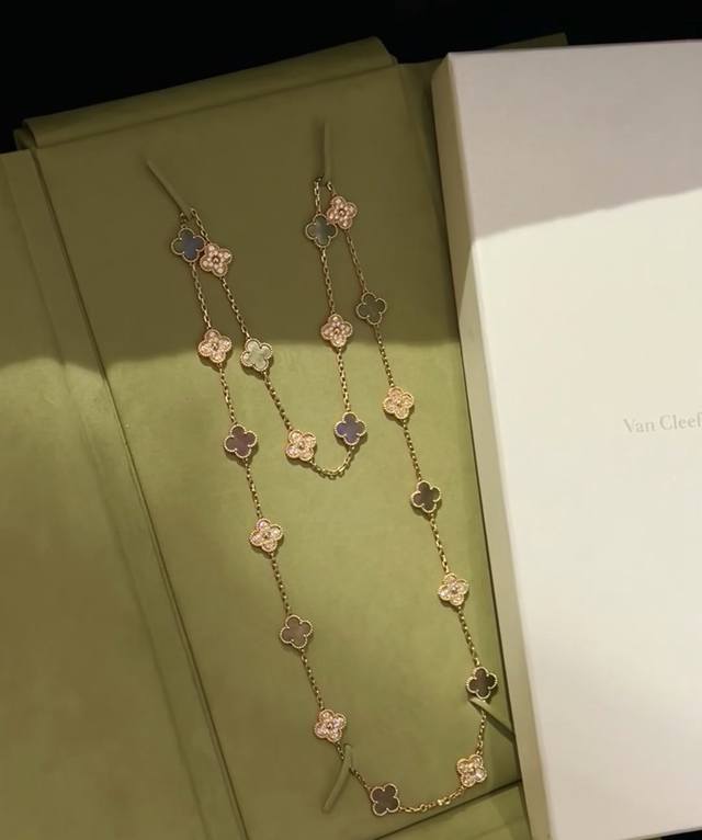 V gold material Vca gray mother-of-pearl diamond 20 flower four-leaf clover neck