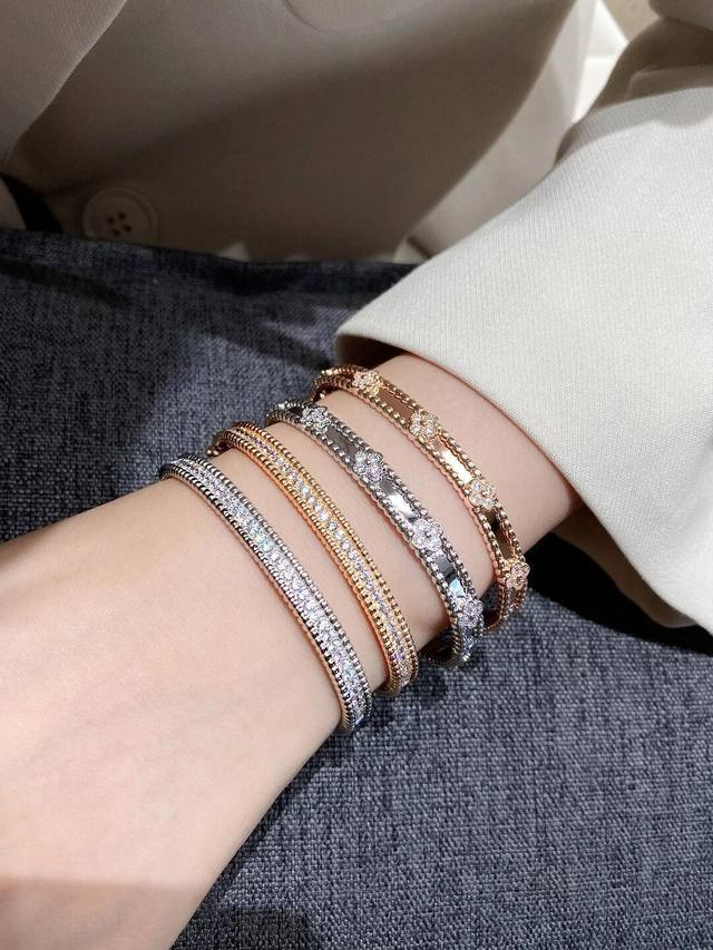 V gold plated Vca narrow kaleidoscope Perlee Clovers bracelet The most beautiful