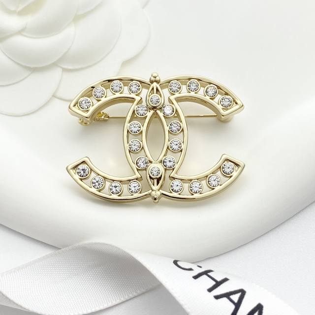 Code A561 Chanel brooch hot-selling new style Zp Chan 23 hollow rhinestone doub