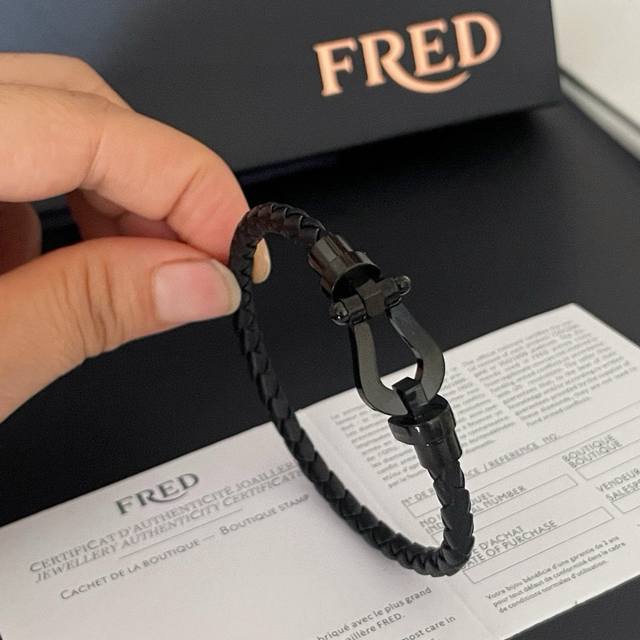 Hot Fred bracelet, smooth diamond-free horseshoe buckle bracelet, a must-have it