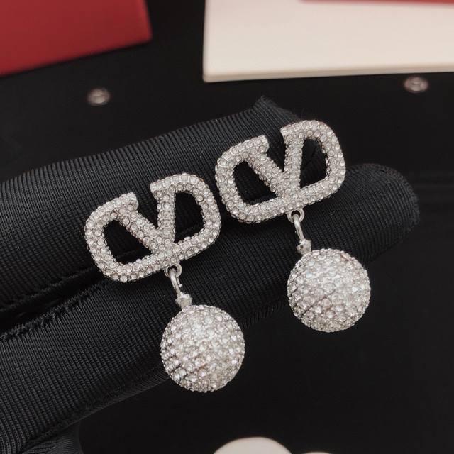 No.Ved0209 Valentino earrings with full diamonds DDD