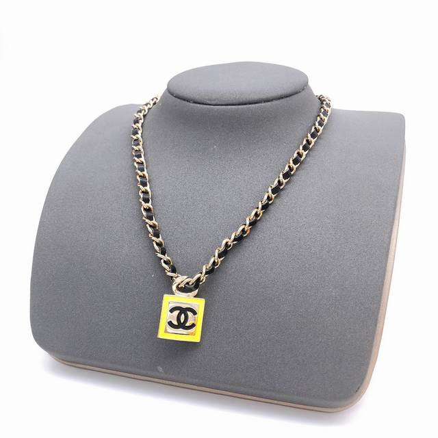 No.Xxl0135 Same style as Wang Yibo, two colors in stock New mirror leather neckl
