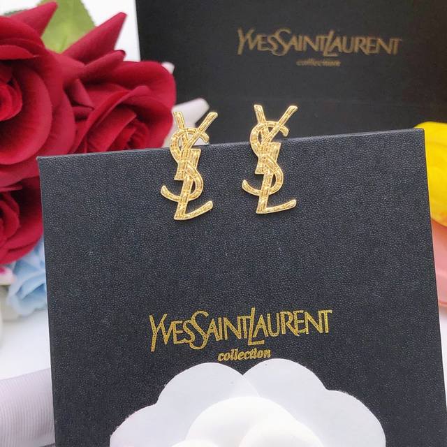 No.Yed0044 Yves Saint Laurent's latest Ysl letter earrings consistent with Zp br