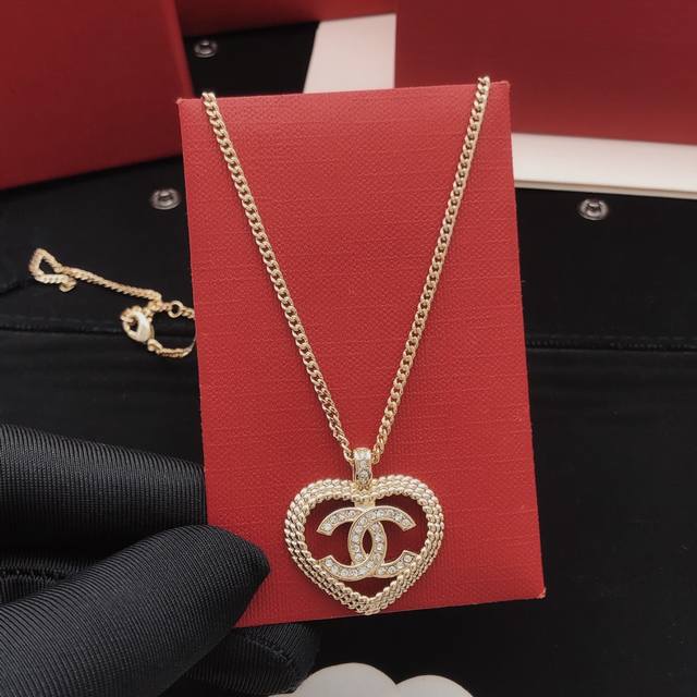 No. Xxl0184 Ch*Nel latest love necklace consistent Zp brass material DDD