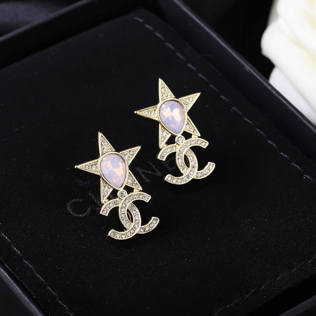 Chanel Xiaoxiang 23 new color diamond double C earrings new earrings must-have d