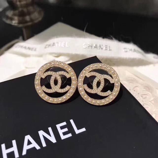 High-end small circle double C Chanel Chanel earrings are exquisite and charmin