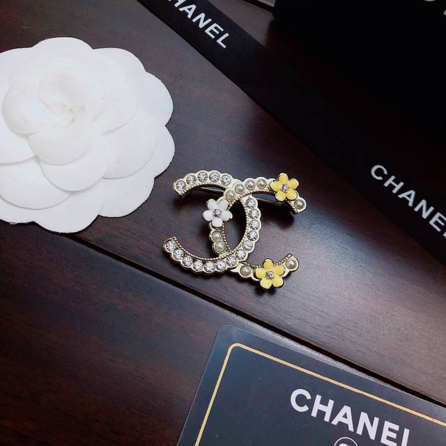 Chanel popular brooch, the highest purchasing level, the most tasteful brooch,