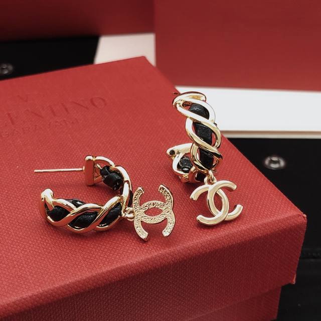 Number Xed0383 Ch*Nel latest leather ear hook consistent Zp brass material DDD