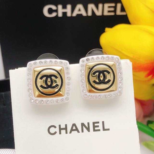 No.Xed0435White Chanel square white earrings DDD
