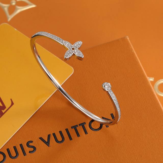 Seiko version of Louis Vuitton simple bracelet adheres to the exquisite craftsm