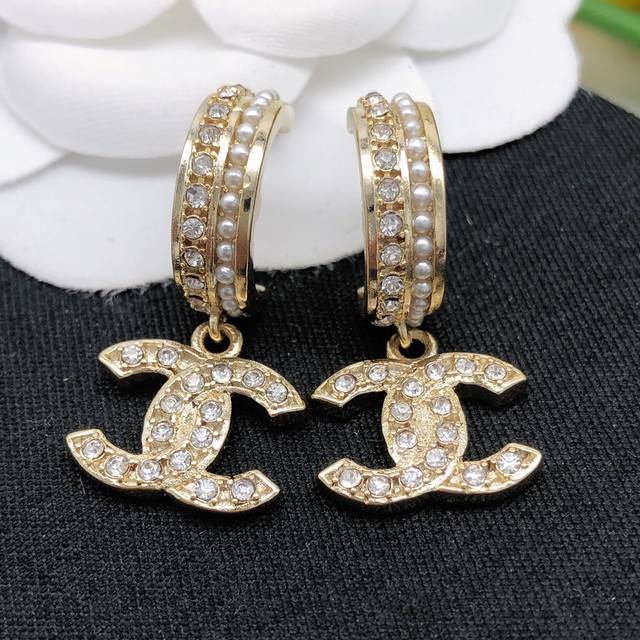 No.Xed0602 Xiaoxiang's new diamond and pearl earrings are so special~ It's a pai