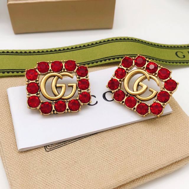 No. Ged0139 Gucci new red diamond square earrings Super beautiful one with spar
