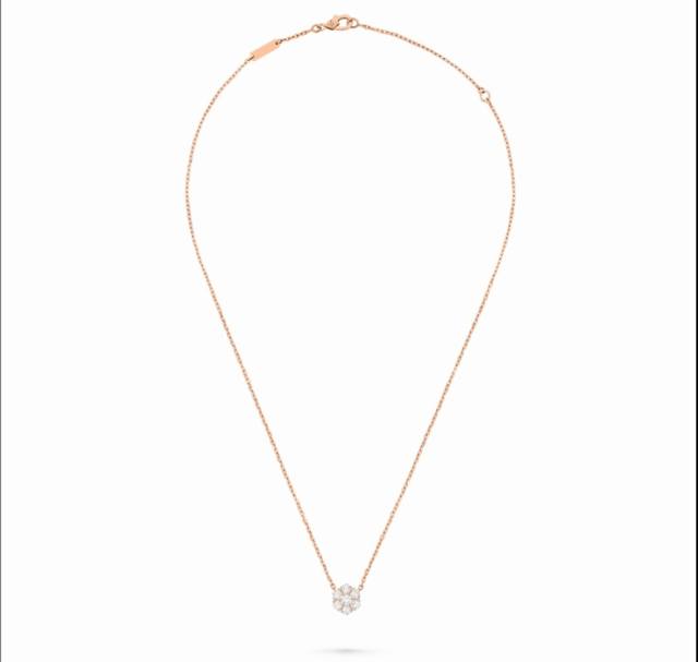 Van Cleef & Arpels Necklace A single flower necklace made of thick gold electro