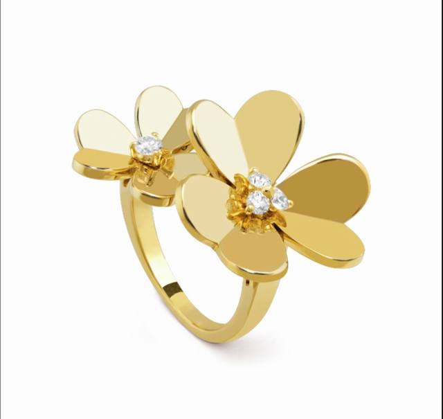 VcaThree-leaf flower ringGlossy ringOpened in goldMaterialVan Cleef & Arpels' Fr