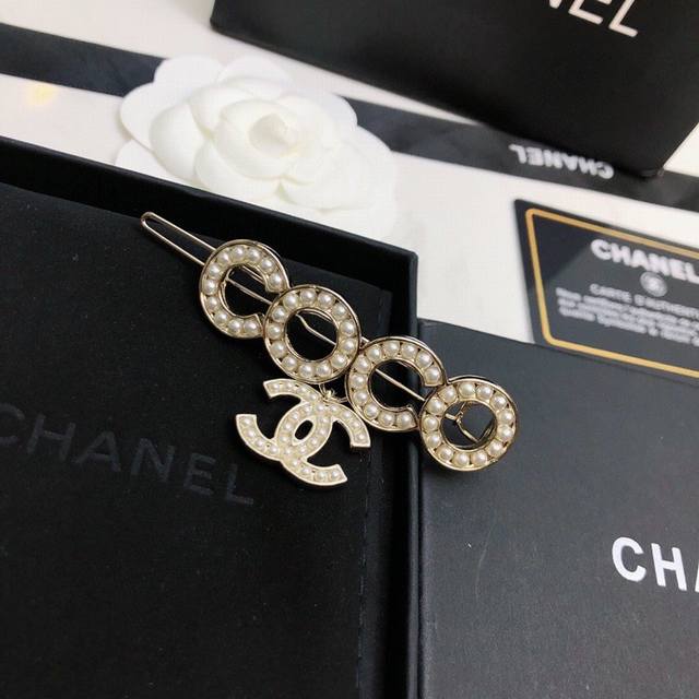 Chanel Chanel's new Coco hairpin is hot and is launched simultaneously with the