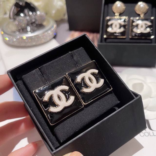 Number Xed0612 Pendant Model Number Xed0235 Fragrance 22A Black and White Square