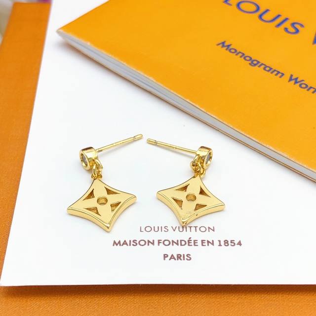 No.Led0048 Lv latest style old flower mini earrings smooth surface consistent Zp