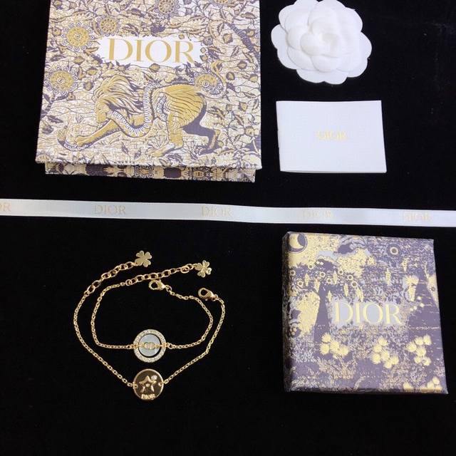 The latest Dior Cd diamond double-layer bracelet! Mini Cd letters, small and ex