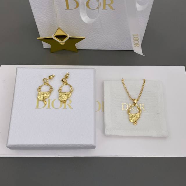 earrings necklace high quality details as shown in the picture D Saddle bag nec