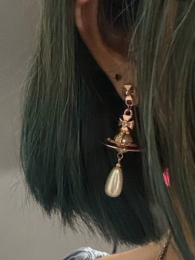 High quality details as shown in the picture Viviennewestwood Baby, what is a h