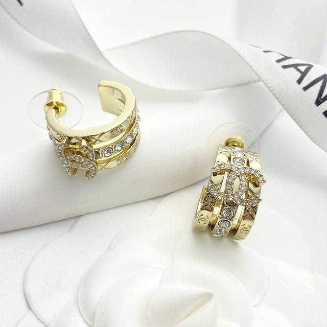 Today's new style code E3099 0247825 Chanel earrings are hot-selling and new. C