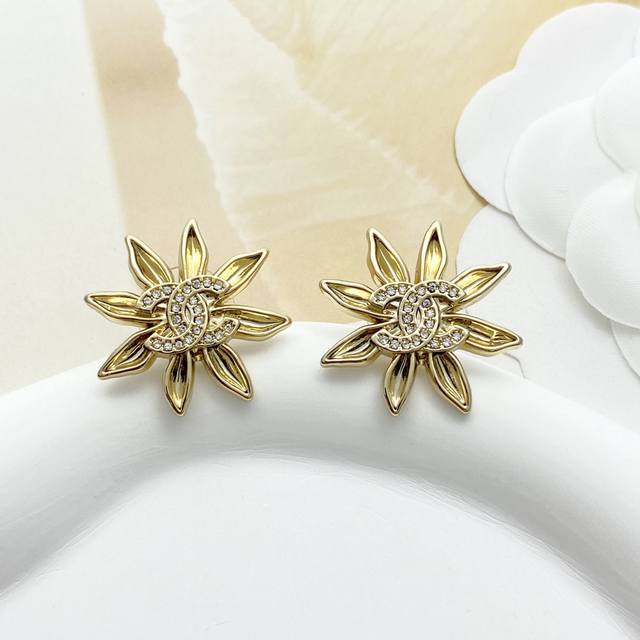 Today's new model code E3100 0346820 Chanel earrings are hot-selling models and