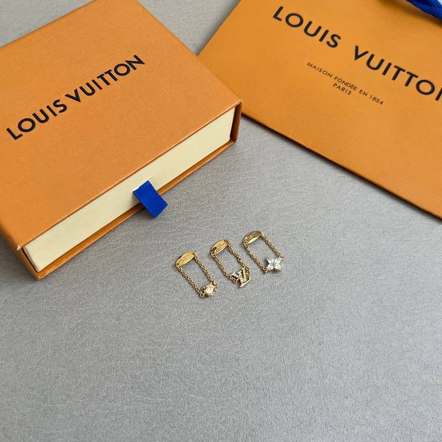 A set of Lv new rings Louis Vuitton Louis Vuitton rings counter consistent mate