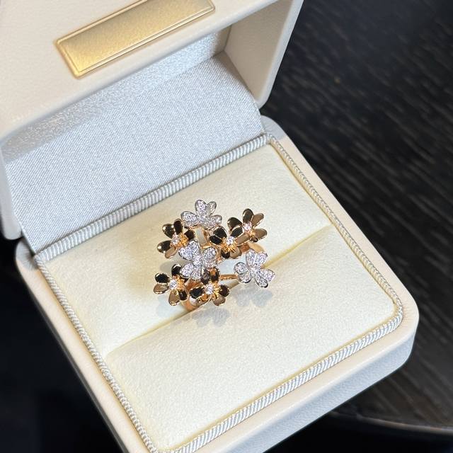 A5580 Vanjia's new Socrate series clover flower star two-color ring, luxurious m