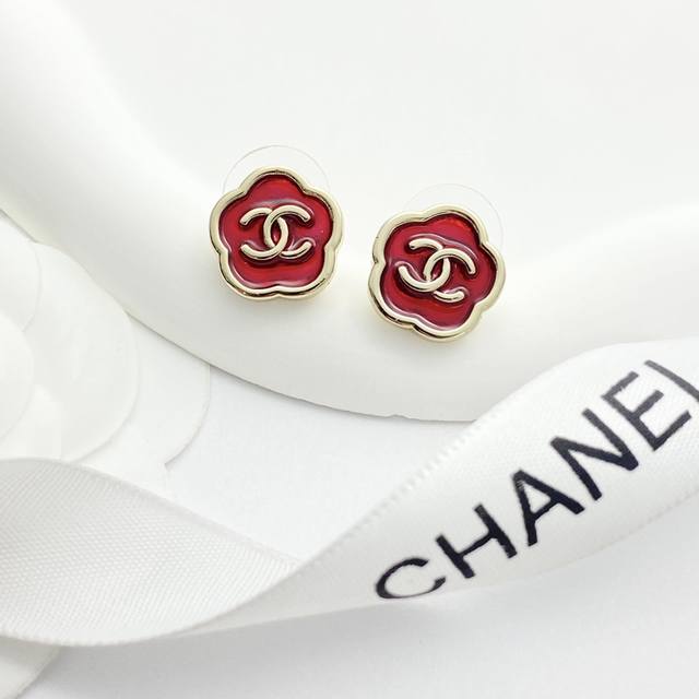 Today's new model code E3102 0336825 Chanel earrings are hot-selling and are no