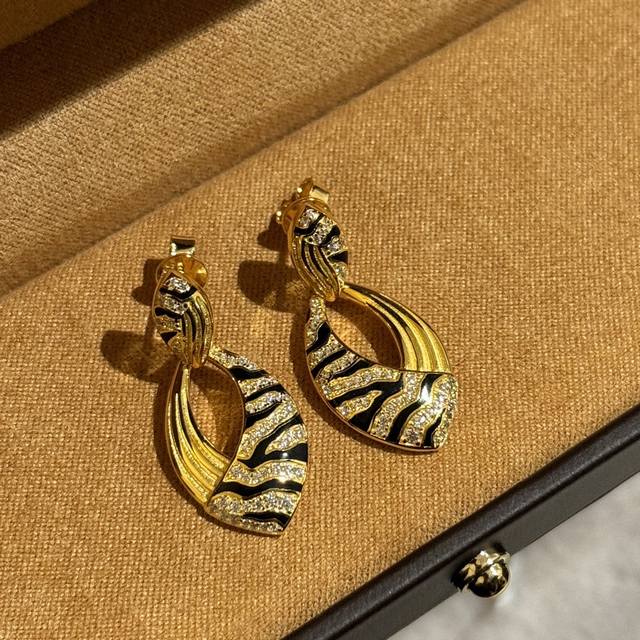 A4979 Independent designer model, hot and fashionable, exquisite enamel zebra pa