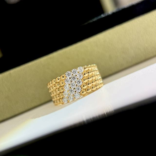 A4377 Vanjia's new product, Perlee series, three-row diamond ring. The new ring