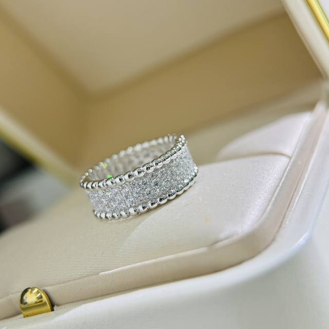 A4271 Fanjia beaded edge full diamond wide version ring is a super surprise. It