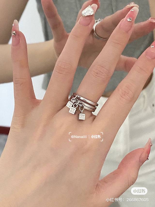 Single, Celine Celine ring Celine has always been a benchmark in the simple fas