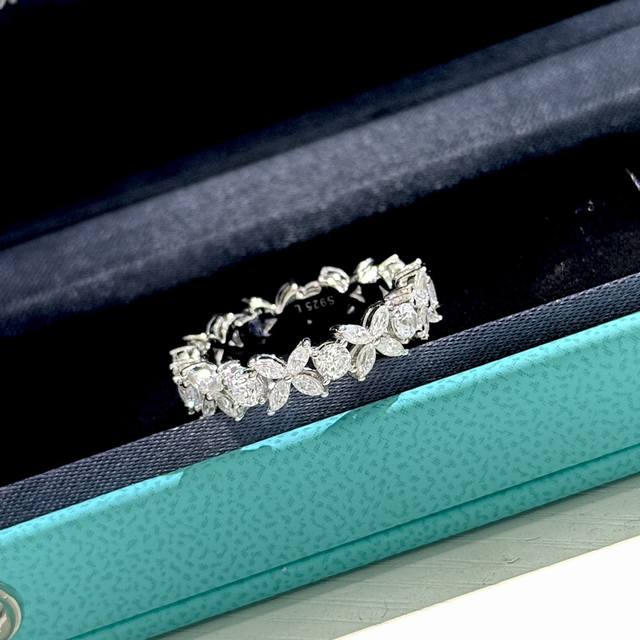 A1616 T's luxury horse eye tidbits ring diamond wedding ring socialite luxury br