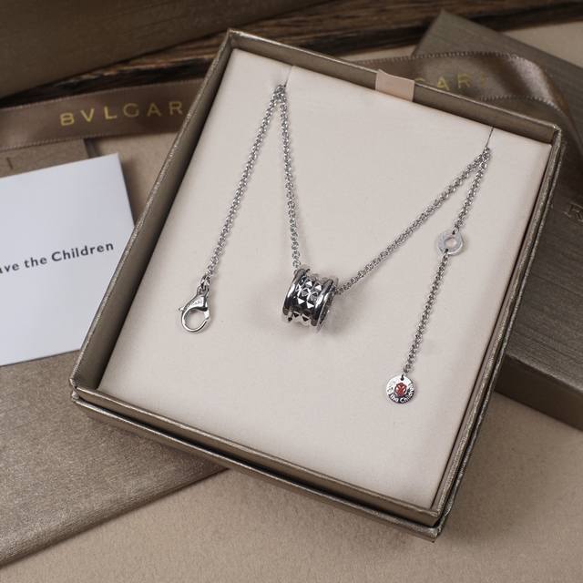 925 sterling silver material Spot Little Red Man Charity Necklace The new model