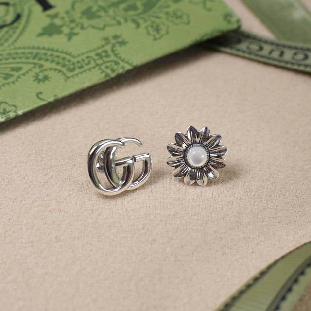 925 sterling silver Gucci interlocking double G daisy Ab version retro earrings