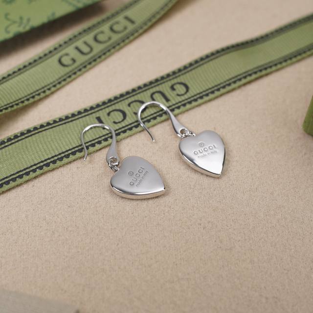 925 sterling silver Gucci love double G earrings Smooth letter shape, the whole